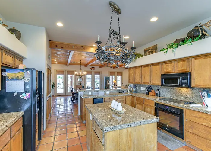 Private Pool, Spa, & Grills: Havasu Holiday home